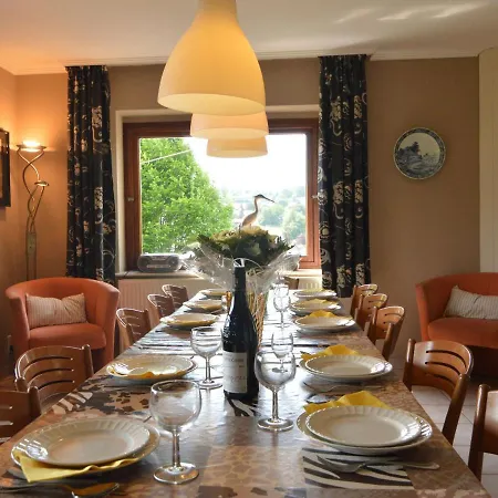Hébergement de vacances House With Beautiful Wooden Balcony Located Against The Hills Ondenval