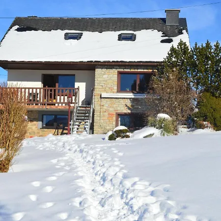 Hébergement de vacances House With Beautiful Wooden Balcony Located Against The Hills Ondenval